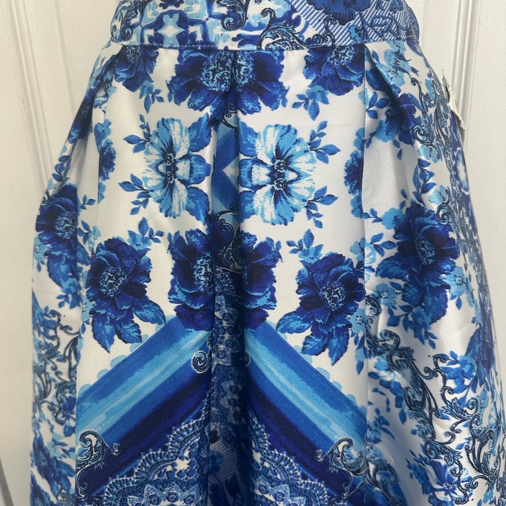 Xtraordinary Blue and White Floral A-Line Skirt - Picture 5 of 5